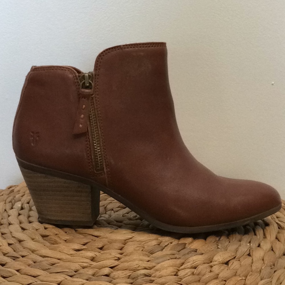 Women’s Frye Judith double zip brown bootie 8.5 M